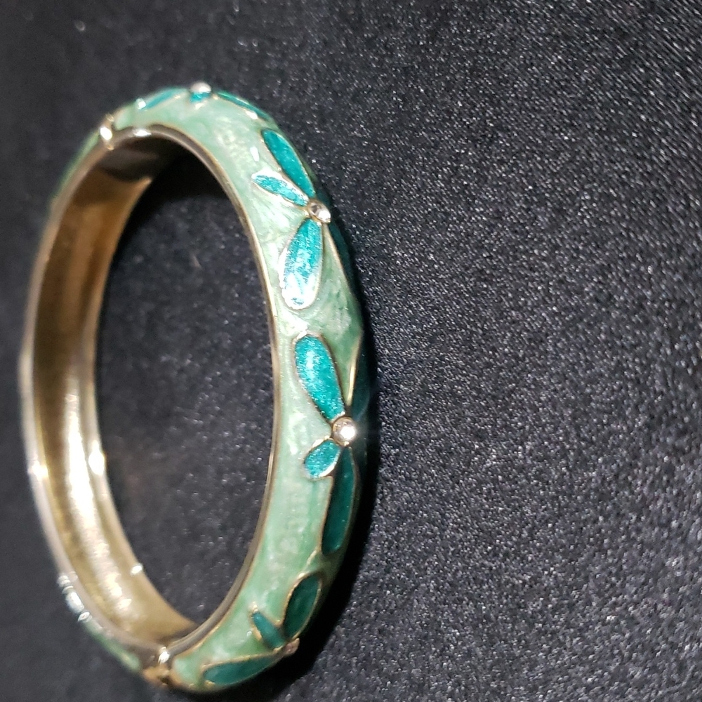 *VINTAGE JTF Hinged Enamel Green Gold Tone Bracelet.